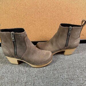 Swedish Hasbeens Zip It Emy Clog Boots Taupe Size EU 37 / US 7 - Neutral Cottage